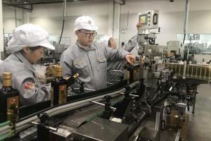 学生在企业实习